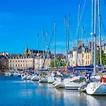 Appartement Moderne Finement Decore Avec Balcon A Vannes Centre