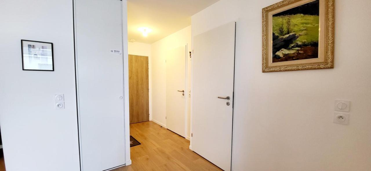 Moderne Finement Decore Avec Balcon A Centre * Vannes