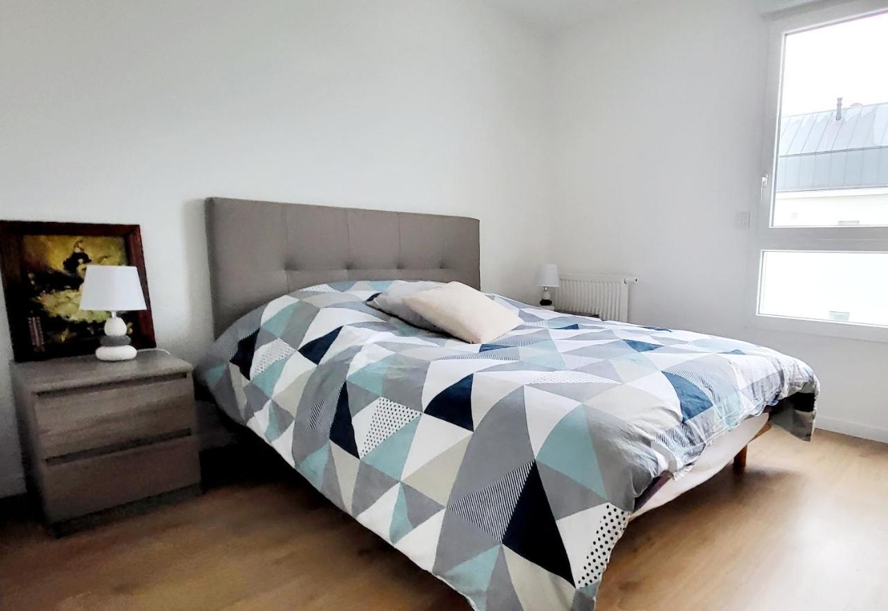 Appartement Moderne Finement Decore Avec Balcon A Centre *